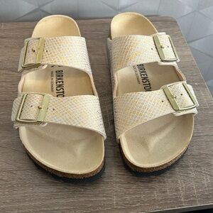 Birkenstocks gold buckle. NEW! Size 8
